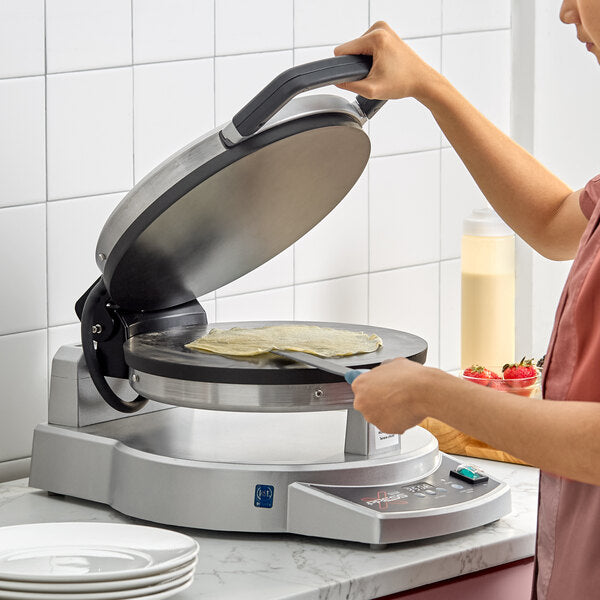 Waring XPress WSC300 13 1/2" Dual-Surface Multipurpose Aluminum Non-Stick Electric Cooktop - 120V, 1800W - Top Restaurant Supplies - Crepe Maker - Waring